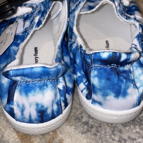 2/$20NEW CUTE SHOES $15 each - Picture 4 of 6